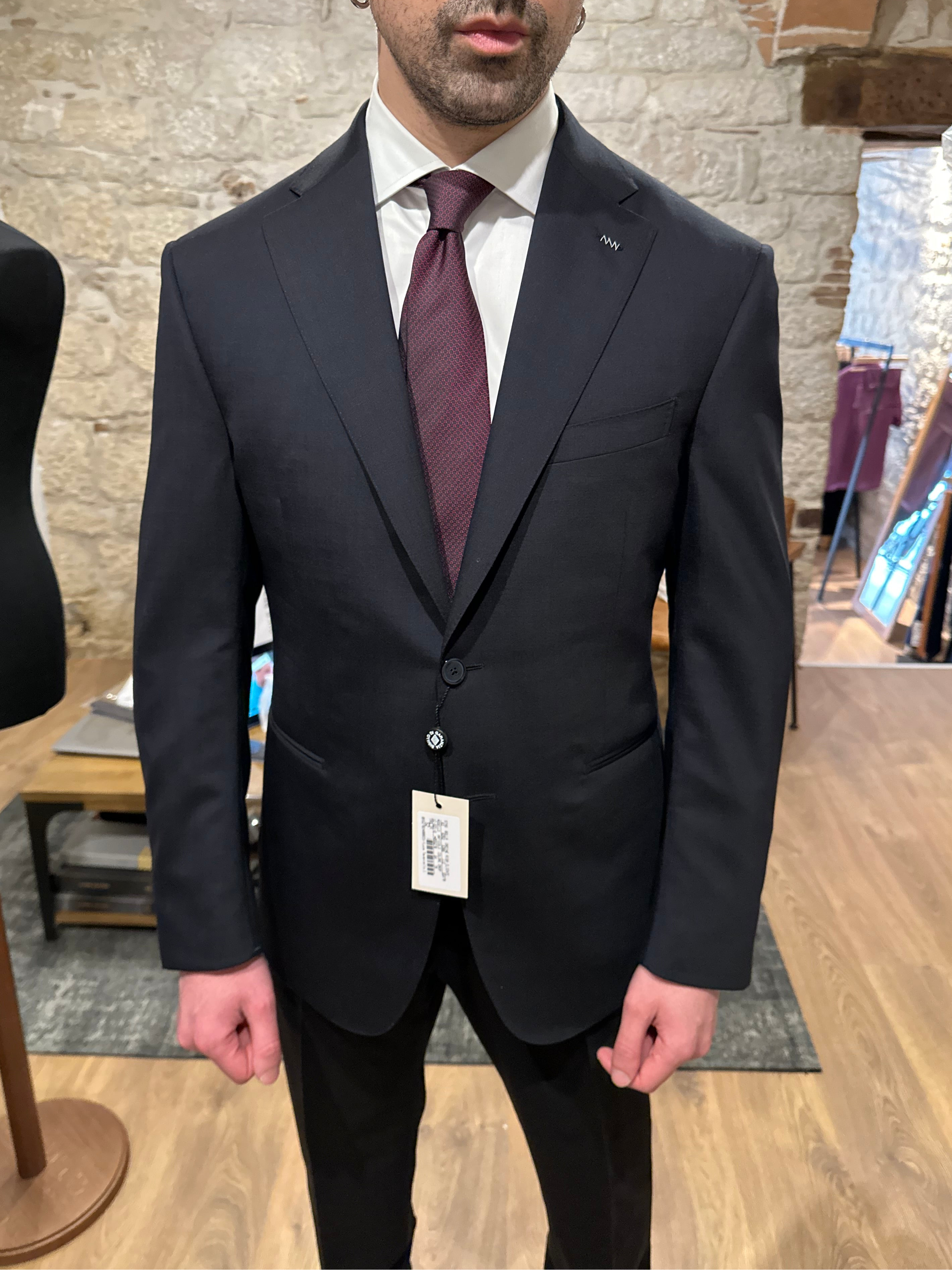 navy-blue-two-piece-suit-with-a-bourdeaux-bespoke-tie-and-a-tailored-shirt